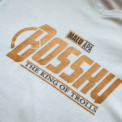 white and orange crew neck shirt